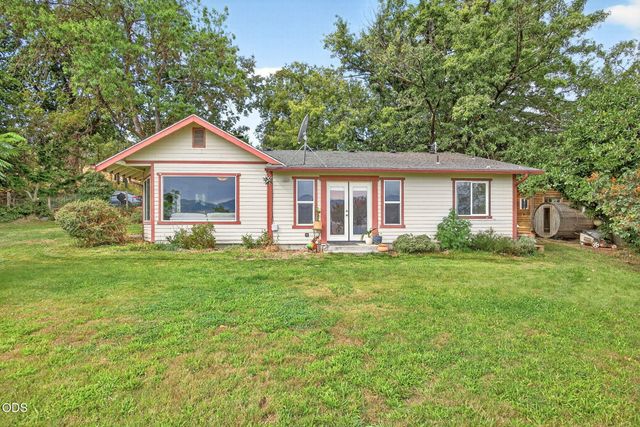 6577 Adams Road, Talent, OR 97540