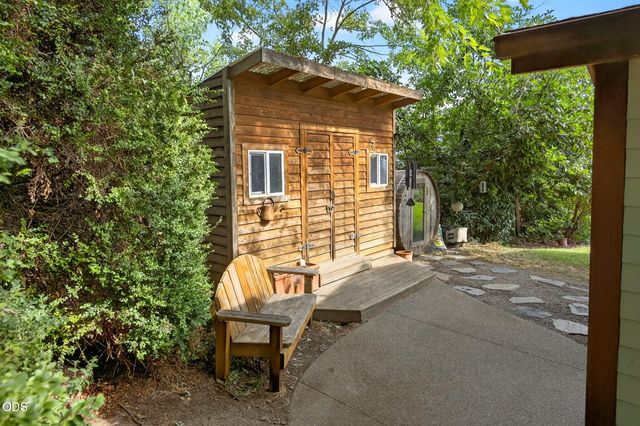 6577 Adams Road, Talent, OR 97540