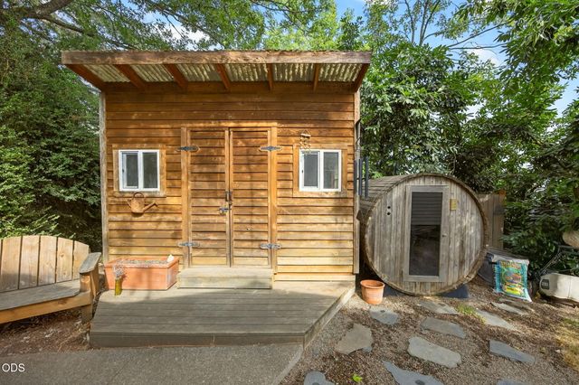 6577 Adams Road, Talent, OR 97540