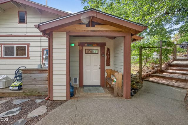 6577 Adams Road, Talent, OR 97540