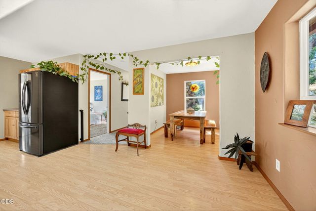 6577 Adams Road, Talent, OR 97540