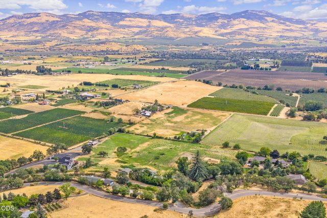 6577 Adams Road, Talent, OR 97540