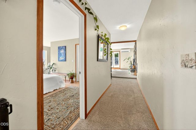 6577 Adams Road, Talent, OR 97540
