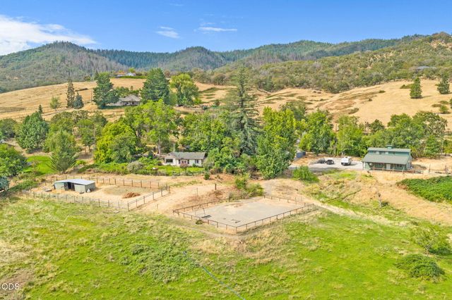6577 Adams Road, Talent, OR 97540
