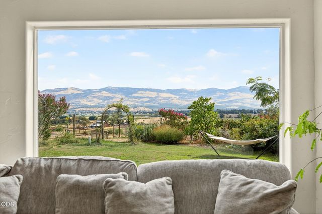 6577 Adams Road, Talent, OR 97540