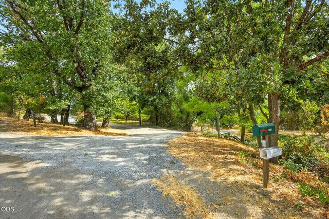 6577 Adams Road, Talent, OR 97540