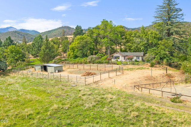 6577 Adams Road, Talent, OR 97540