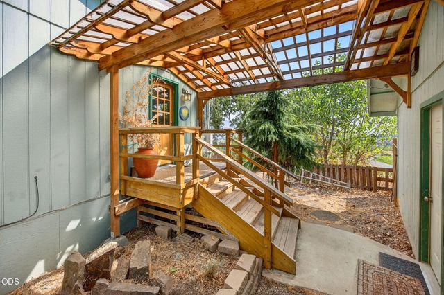 6577 Adams Road, Talent, OR 97540