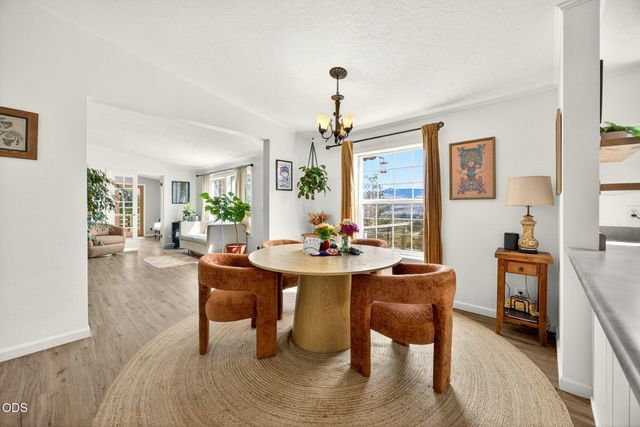 6577 Adams Road, Talent, OR 97540