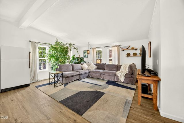 6577 Adams Road, Talent, OR 97540