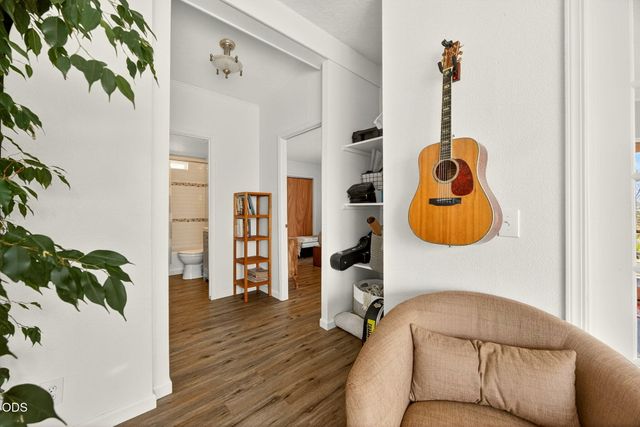 6577 Adams Road, Talent, OR 97540