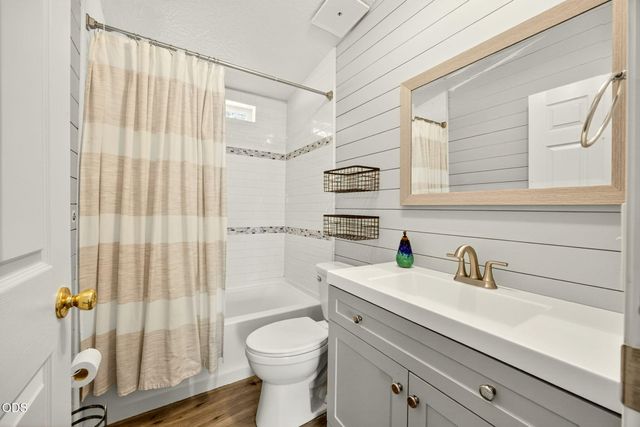 6577 Adams Road, Talent, OR 97540