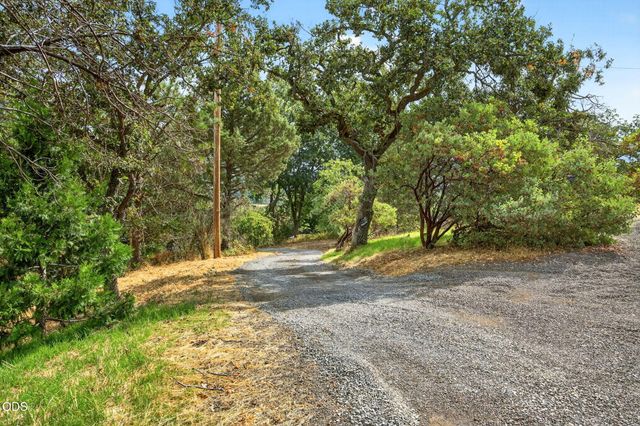 6577 Adams Road, Talent, OR 97540