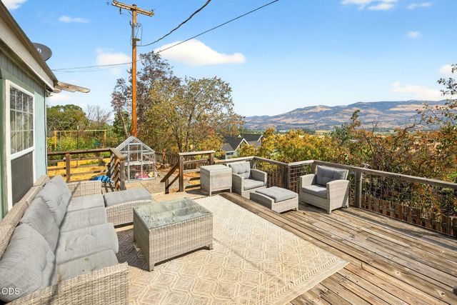 6577 Adams Road, Talent, OR 97540