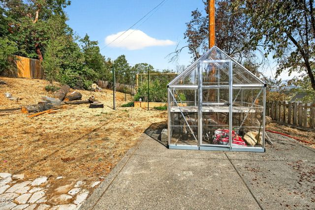 6577 Adams Road, Talent, OR 97540