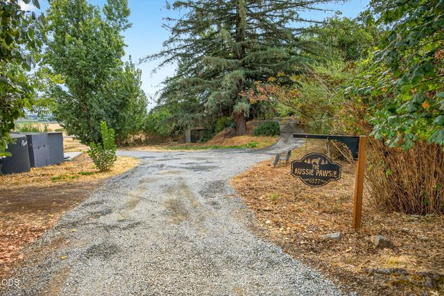 6577 Adams Road, Talent, OR 97540