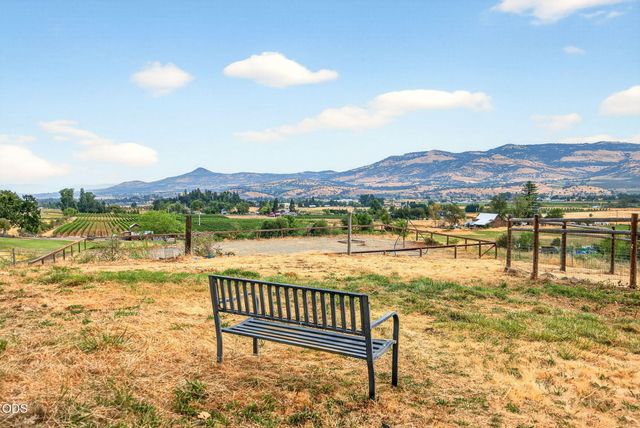 6577 Adams Road, Talent, OR 97540