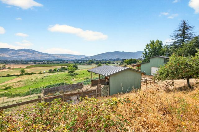 6577 Adams Road, Talent, OR 97540