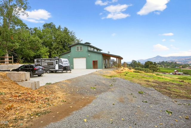 6577 Adams Road, Talent, OR 97540