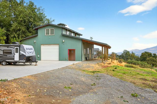 6577 Adams Road, Talent, OR 97540