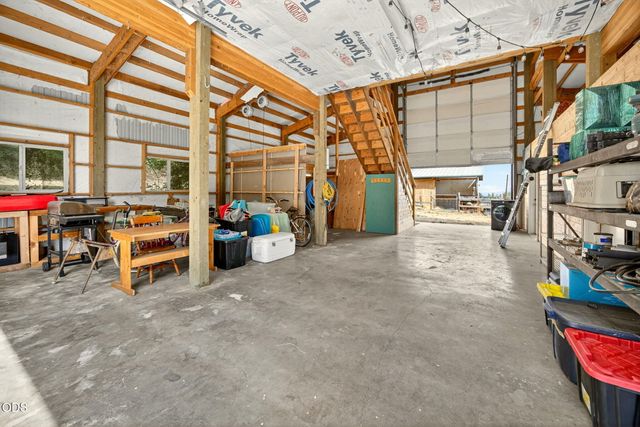 6577 Adams Road, Talent, OR 97540