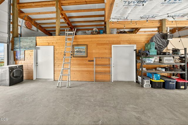6577 Adams Road, Talent, OR 97540