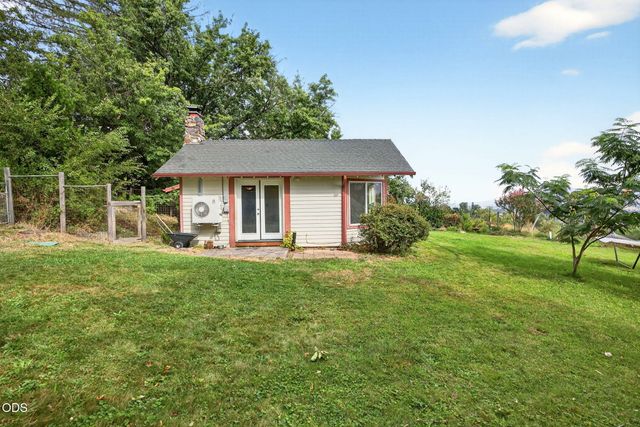 6577 Adams Road, Talent, OR 97540