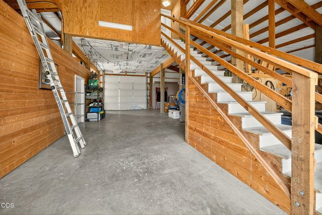 6577 Adams Road, Talent, OR 97540