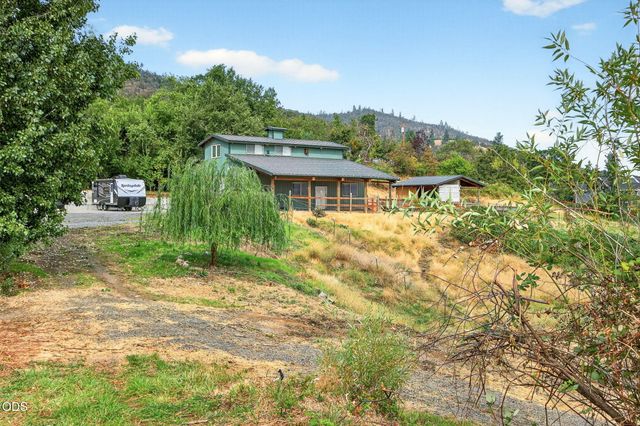 6577 Adams Road, Talent, OR 97540