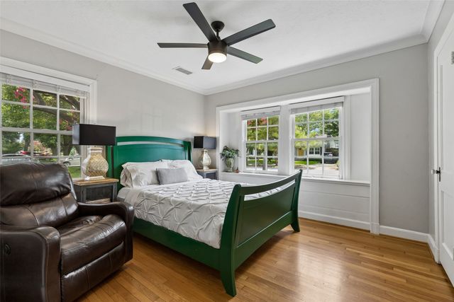 5426 Stoneleigh Avenue, Dallas, TX 75235