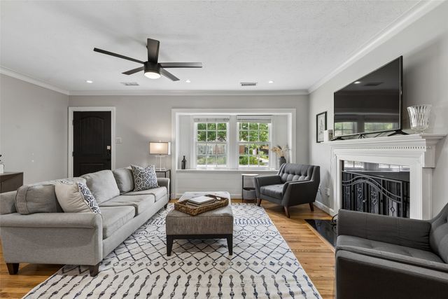 5426 Stoneleigh Avenue, Dallas, TX 75235