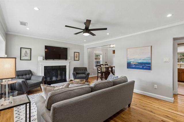 5426 Stoneleigh Avenue, Dallas, TX 75235