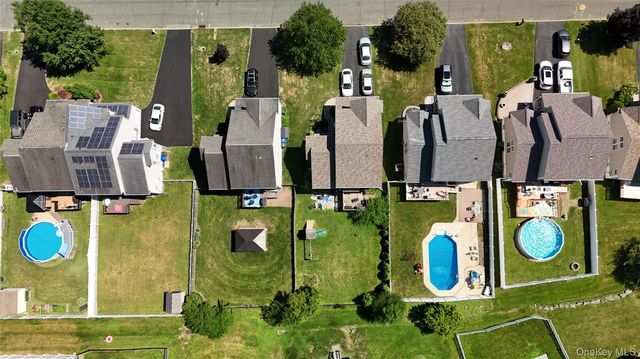 16 McLaughlin Way, Washingtonville, NY 10992