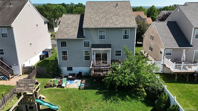 16 McLaughlin Way, Washingtonville, NY 10992