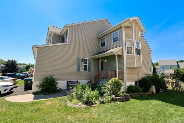 16 McLaughlin Way, Washingtonville, NY 10992
