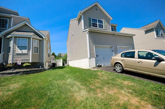 16 McLaughlin Way, Washingtonville, NY 10992