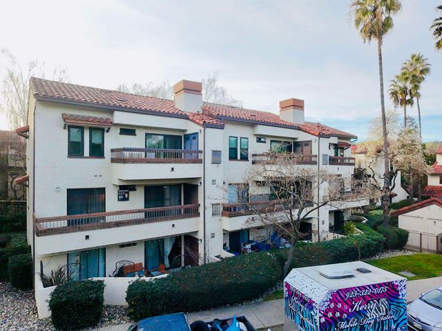 320 N Villa Way, Walnut Creek, CA 94595