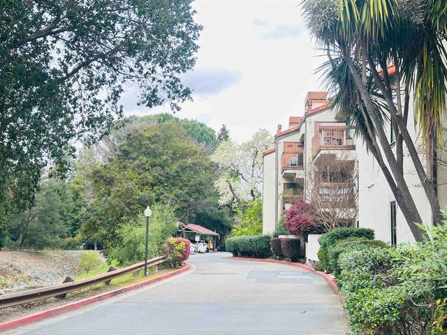 320 N Villa Way, Walnut Creek, CA 94595