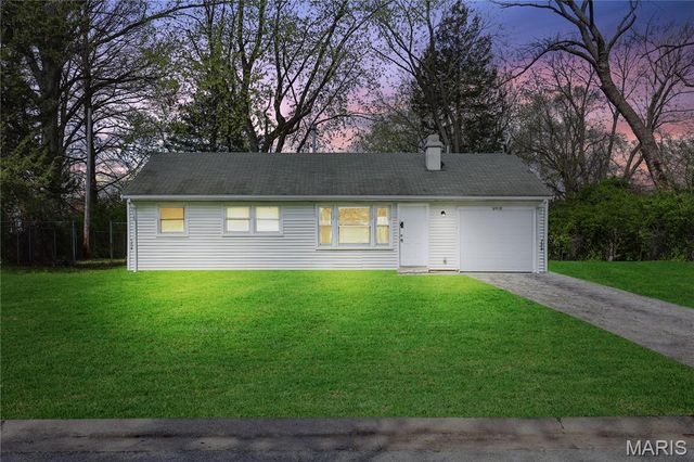 12019 Krenning Lane, St Louis, MO 63138