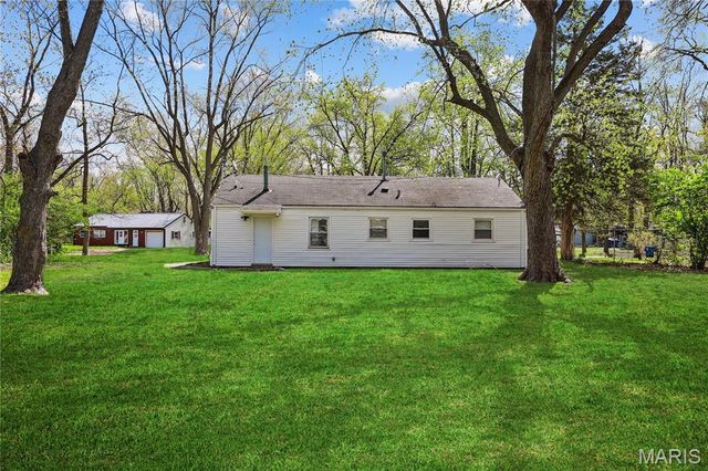 12019 Krenning Lane, St Louis, MO 63138