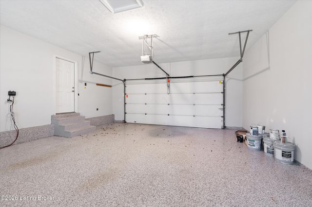 5509 Apache Rd, Louisville, KY 40207