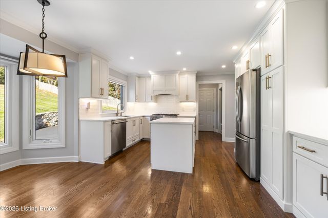 5509 Apache Rd, Louisville, KY 40207