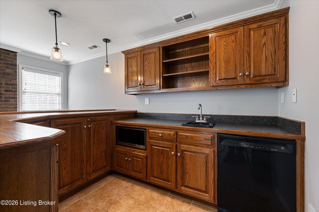 5509 Apache Rd, Louisville, KY 40207