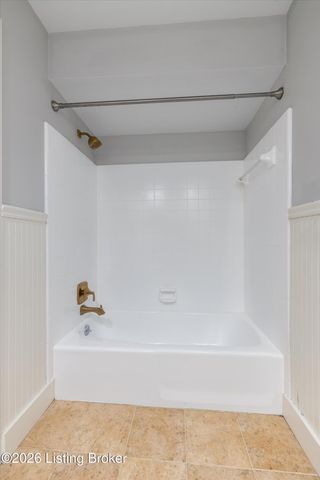 5509 Apache Rd, Louisville, KY 40207