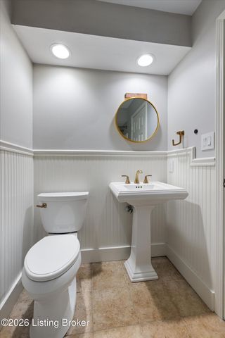 5509 Apache Rd, Louisville, KY 40207