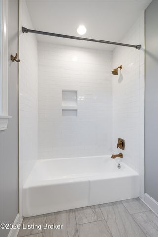 5509 Apache Rd, Louisville, KY 40207