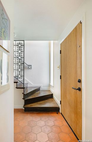 221 Ogden Ln, San Antonio, TX 78209