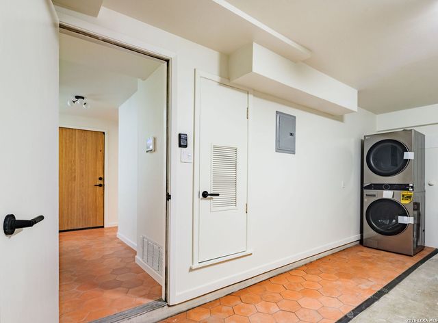 221 Ogden Ln, San Antonio, TX 78209