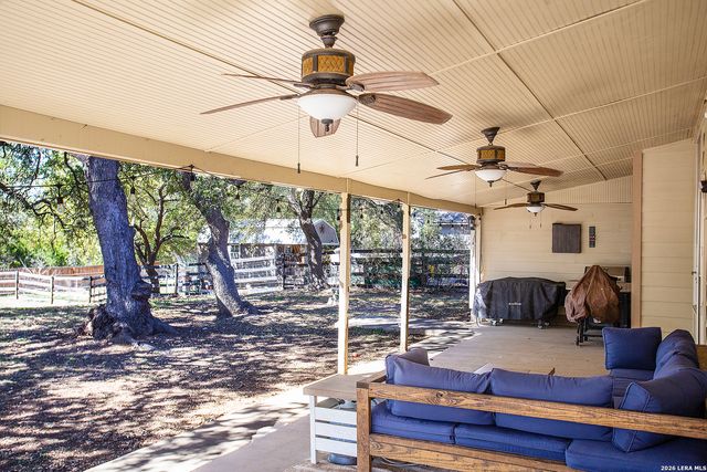 157 Park Rd, Bandera, TX 78003