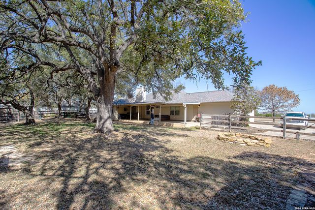 157 Park Rd, Bandera, TX 78003